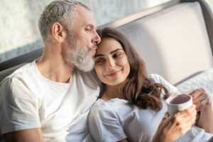 Age Gap Relationships : Common Problems and Dealing With It